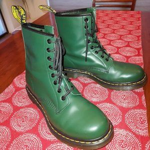 Dr. Martens Air Wear Verde / Green Smooth Boots, Womens Size 10